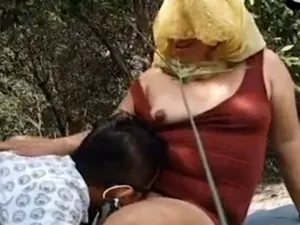 Cặp người vợ chồng yêu dâm quay clip sex trong rừng